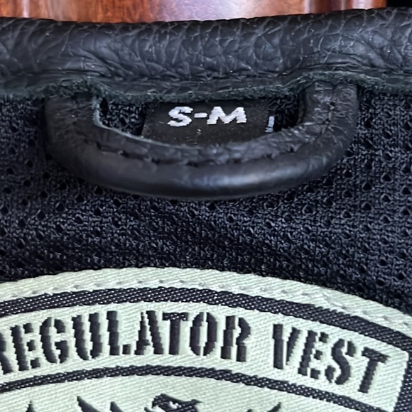 Authentic ICON REGULATOR LEATHER MOTO VEST- BLACK SIZE S/M - Picture 13 of 16